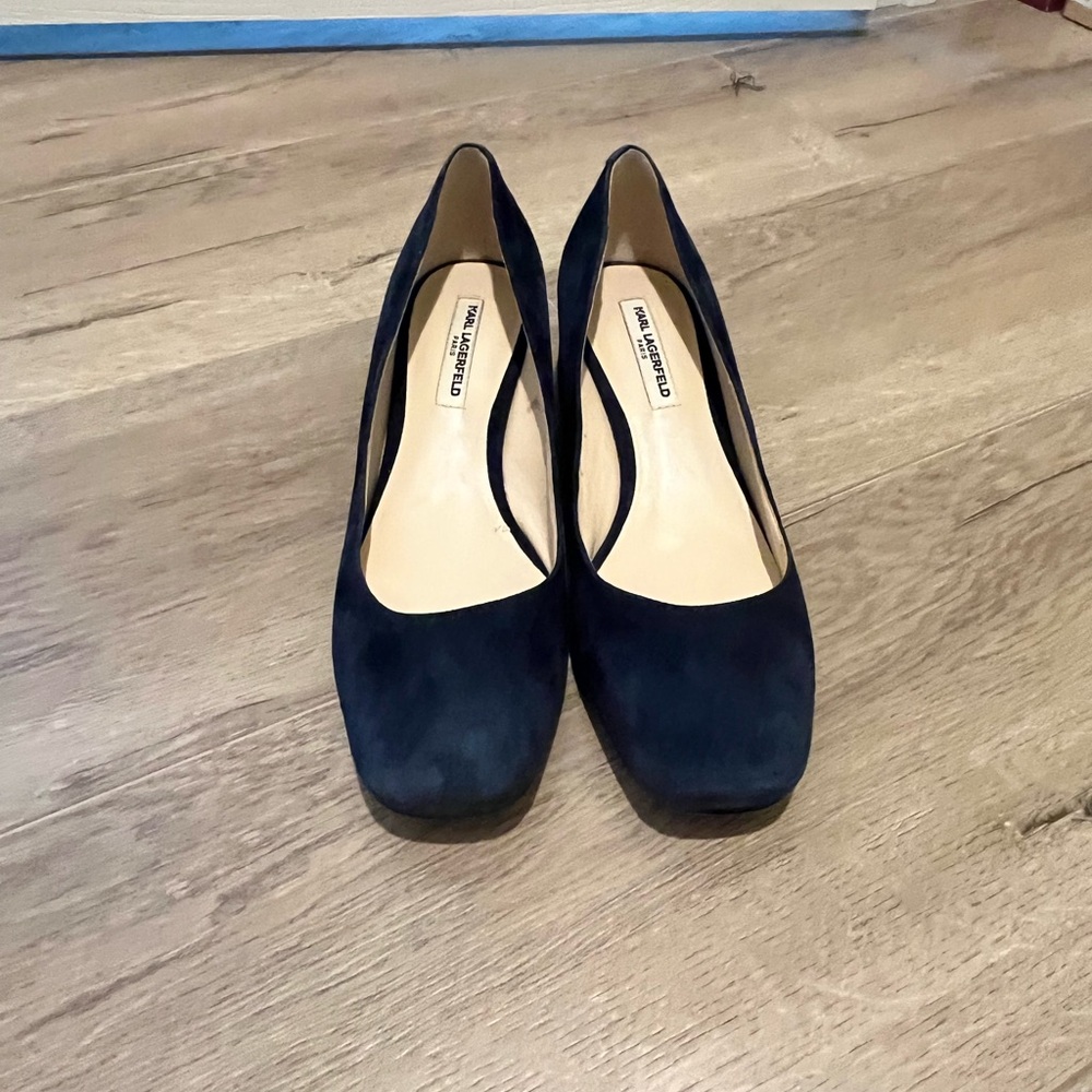 Karl Lagerfeld navy velvet Pumps
